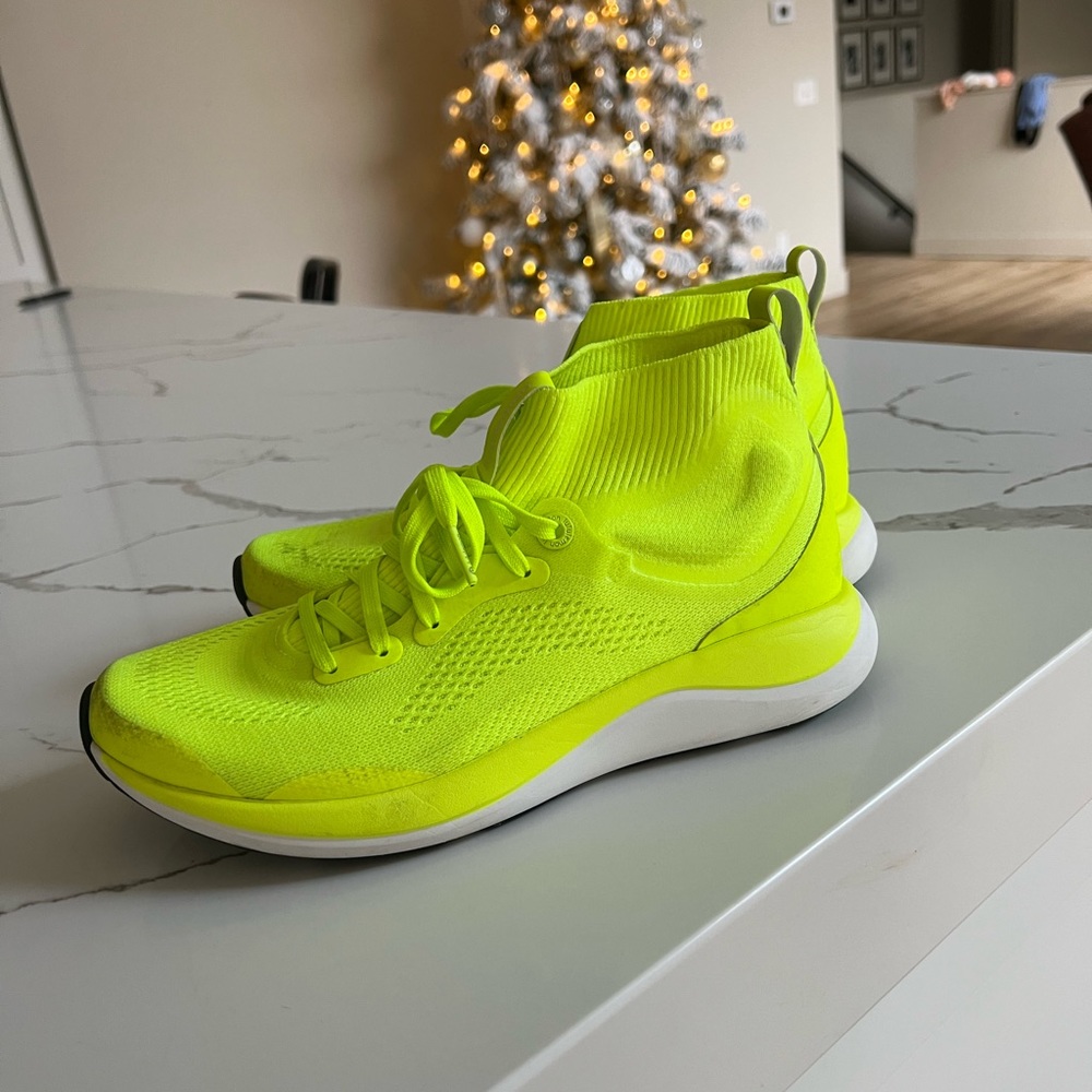 Chargefeel Mid Women's Workout Shoe size 8 yellow/highlight green